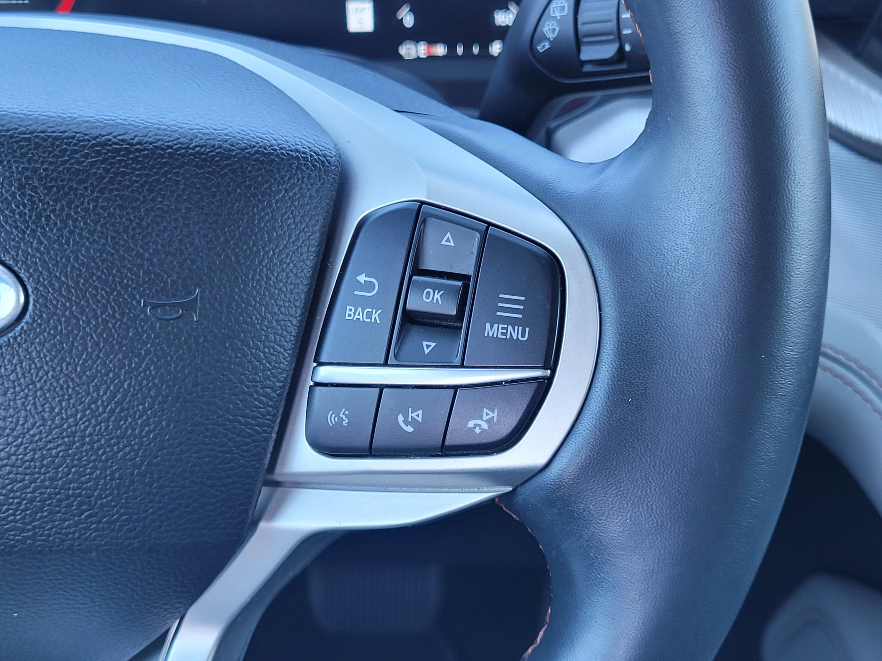 Used 2025 Ford Explorer Active w/ Active Comfort Package AWD/4WD image 13