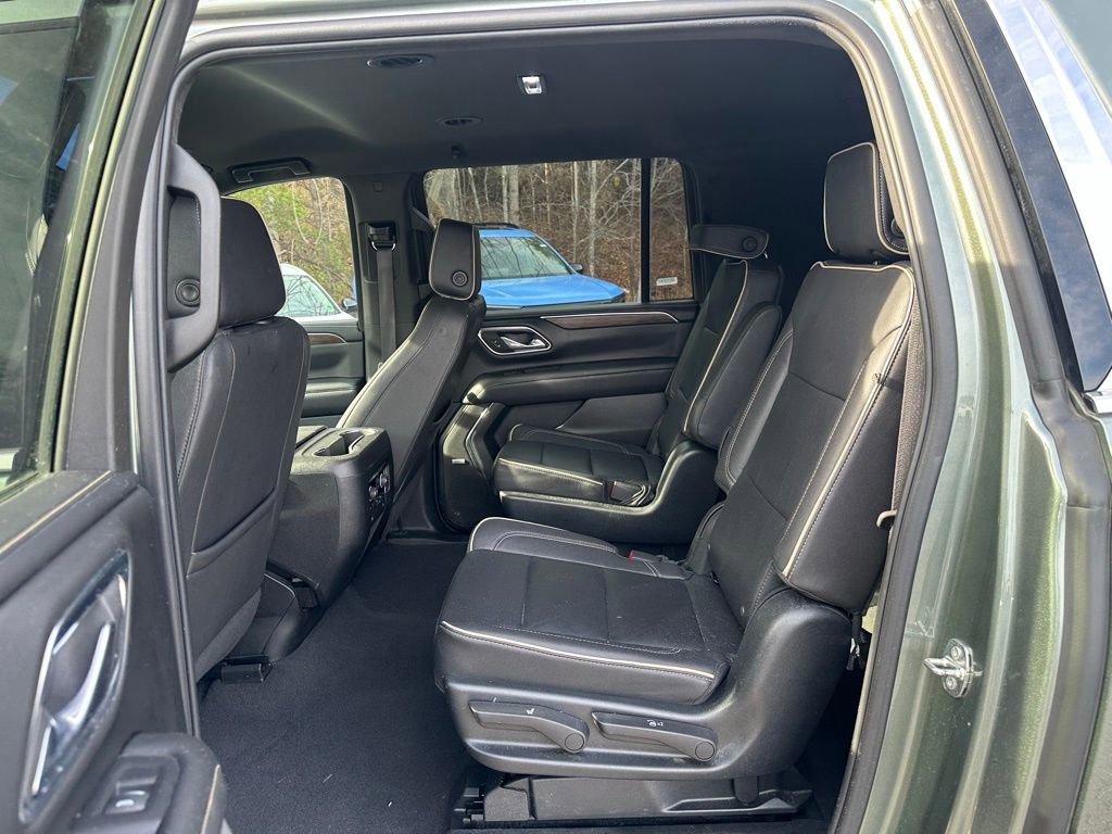 Used 2023 Chevrolet Suburban Premier image 18