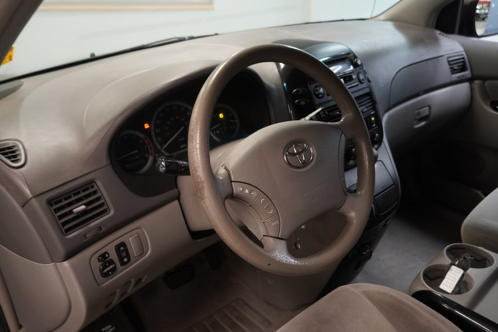 Used 2004 Toyota Sienna FWD image 6