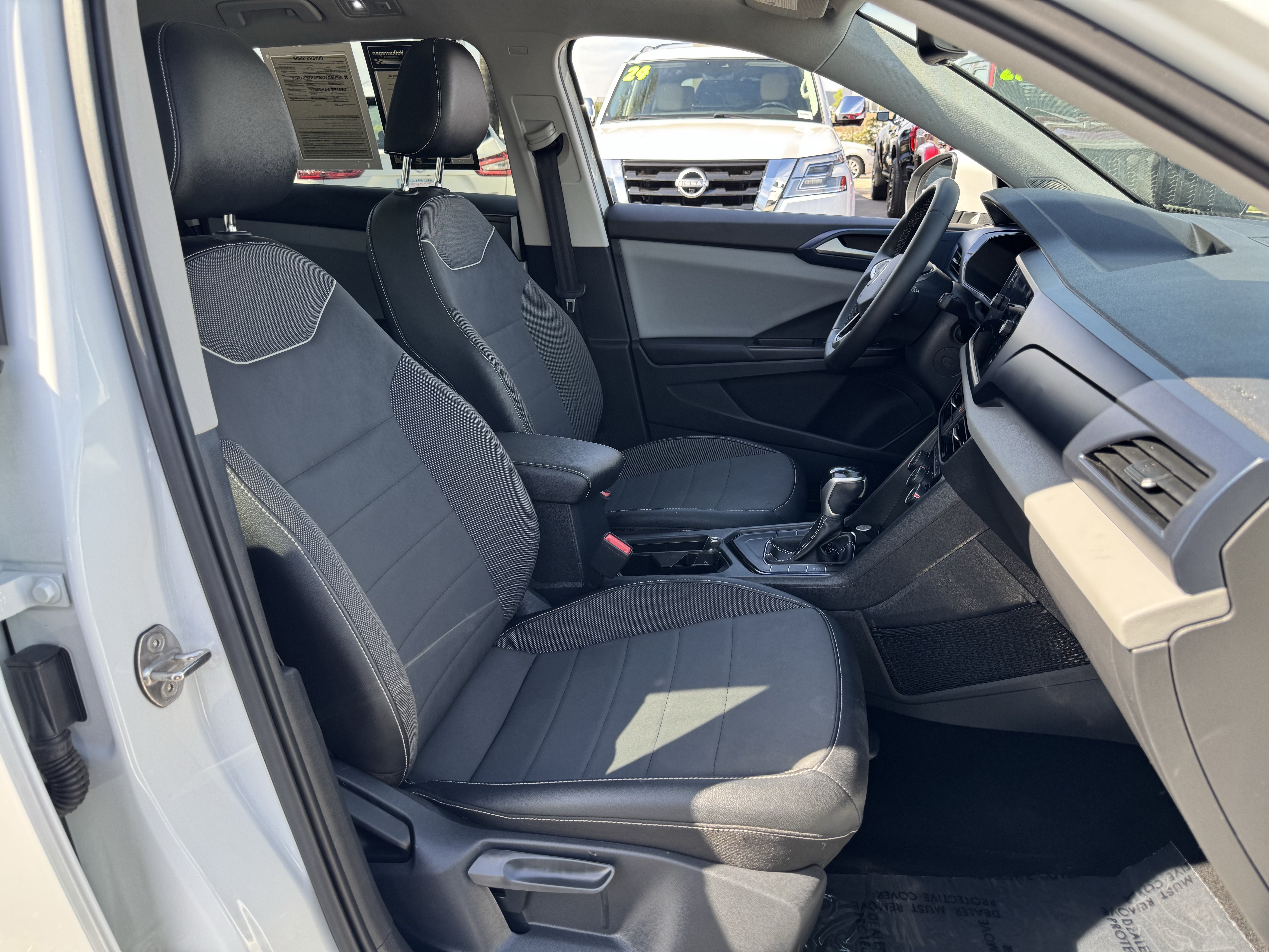 Used 2023 Volkswagen Taos SE w/ Panoramic Sunroof Package FWD image 34