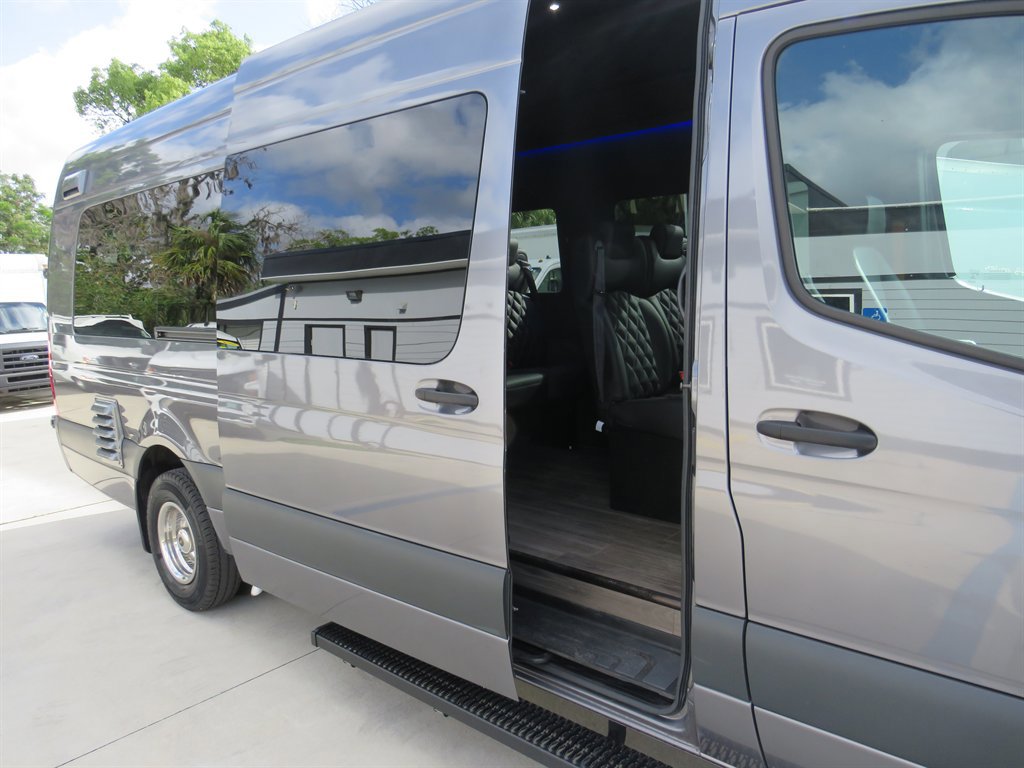 Used 2022 Mercedes-Benz Sprinter 4500 image 15