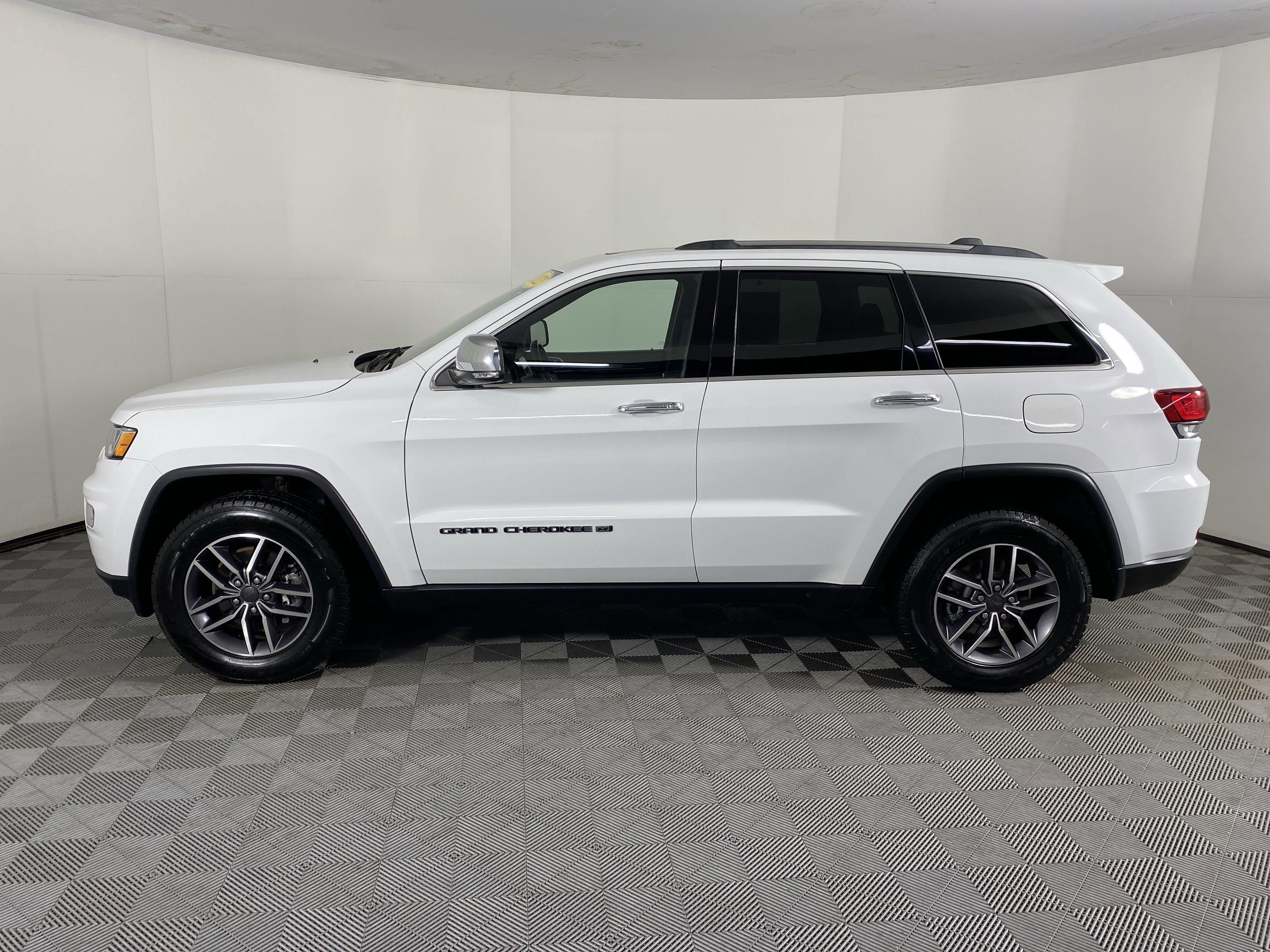 Used 2022 Jeep Grand Cherokee Limited image 12