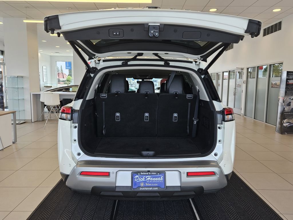 Used 2023 Nissan Pathfinder SL AWD/4WD image 9