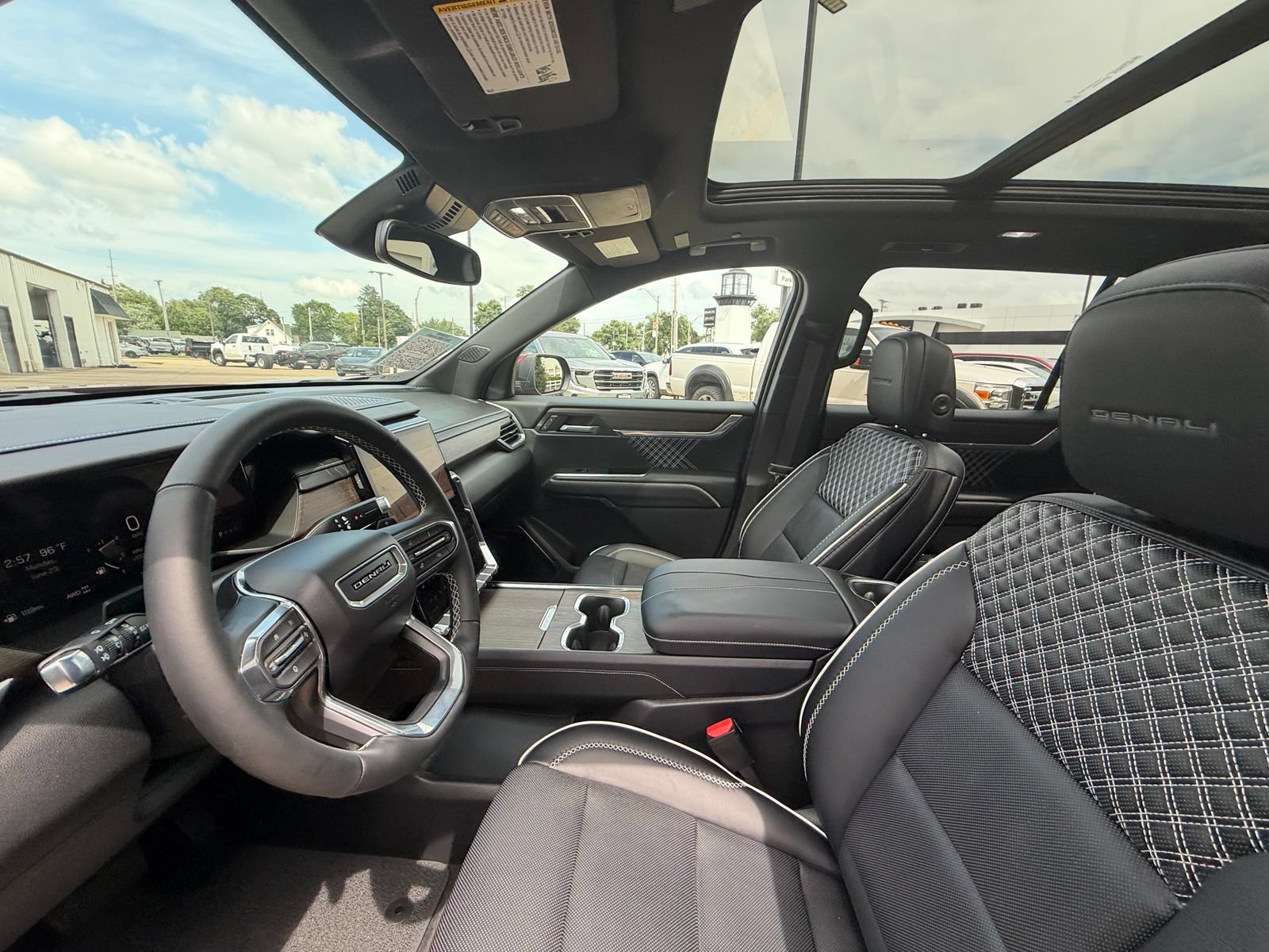 Used 2025 GMC Acadia Denali AWD/4WD image 4
