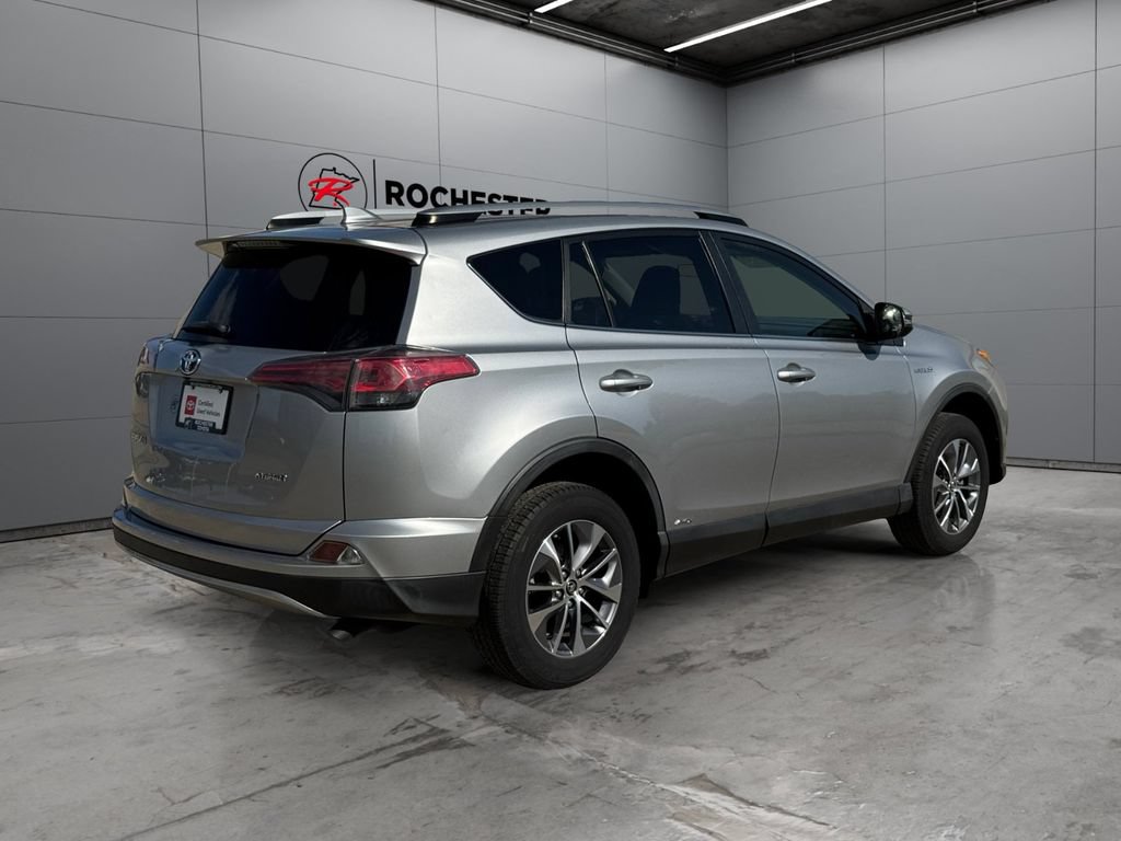 Used 2018 Toyota RAV4 LE AWD/4WD image 5