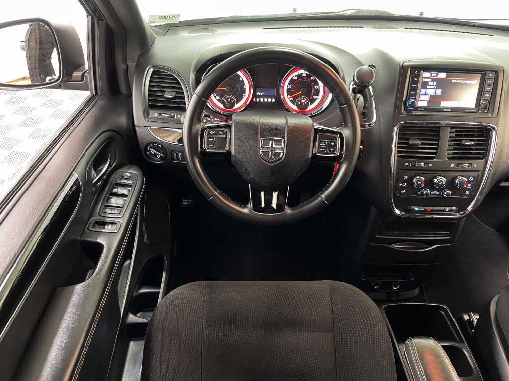 Used 2018 Dodge Grand Caravan SE FWD image 17