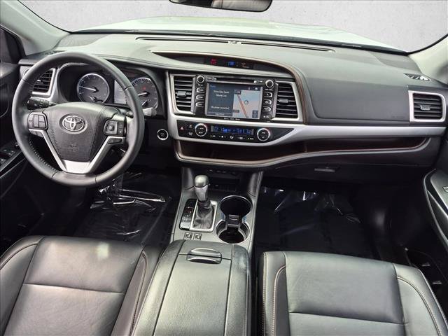 Used 2019 Toyota Highlander XLE FWD image 17