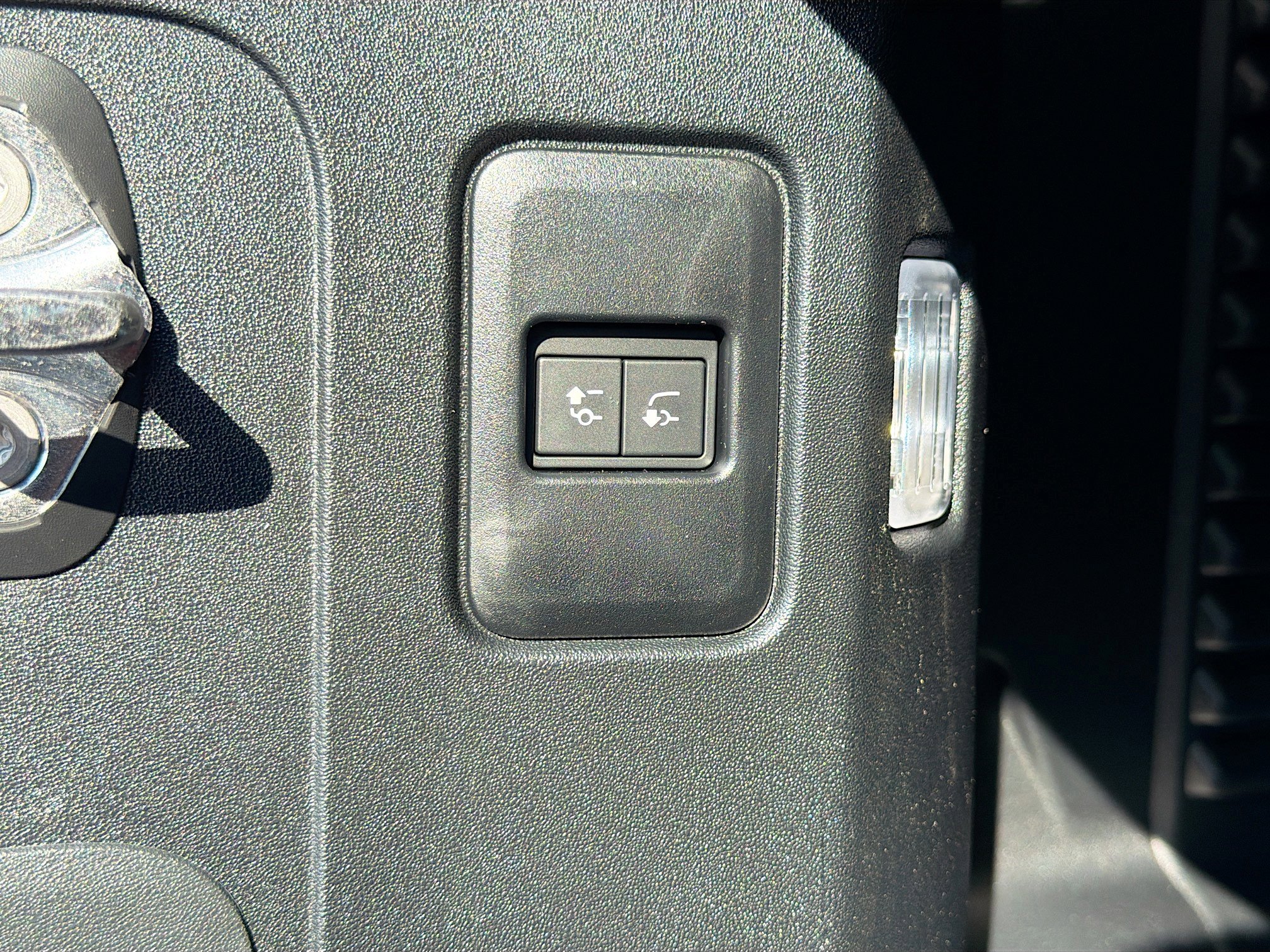 New 2026 Land Rover Defender 90 V8 image 44