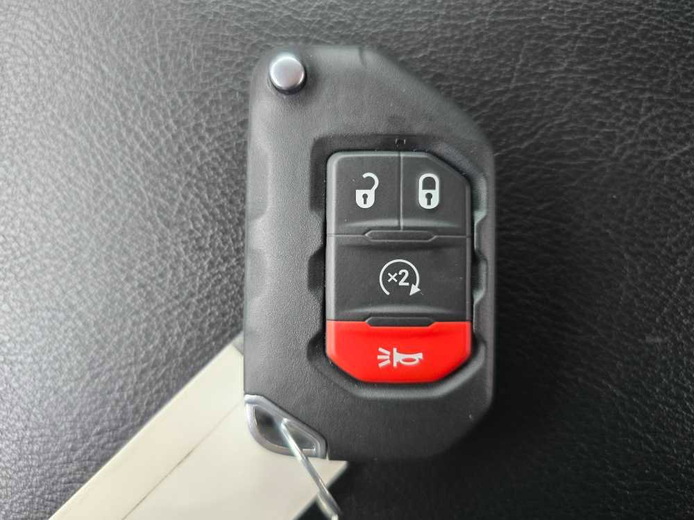 Used 2023 Jeep Gladiator Sport image 22