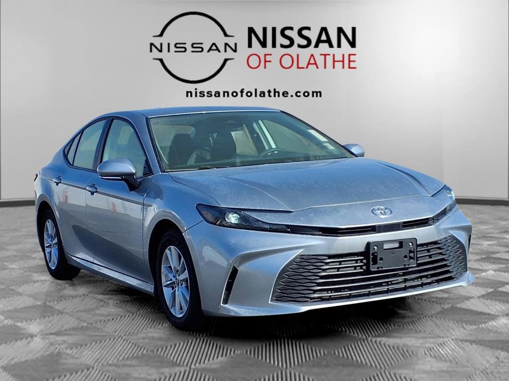 Used 2025 Toyota Camry LE image 29