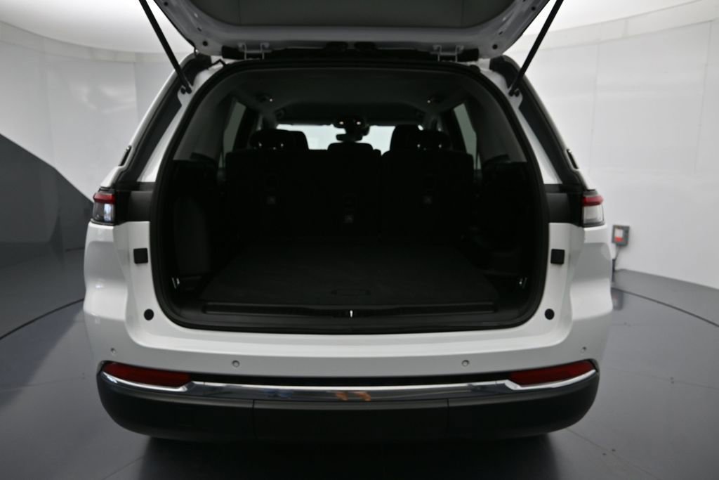 Used 2023 Jeep Grand Cherokee Laredo RWD image 23