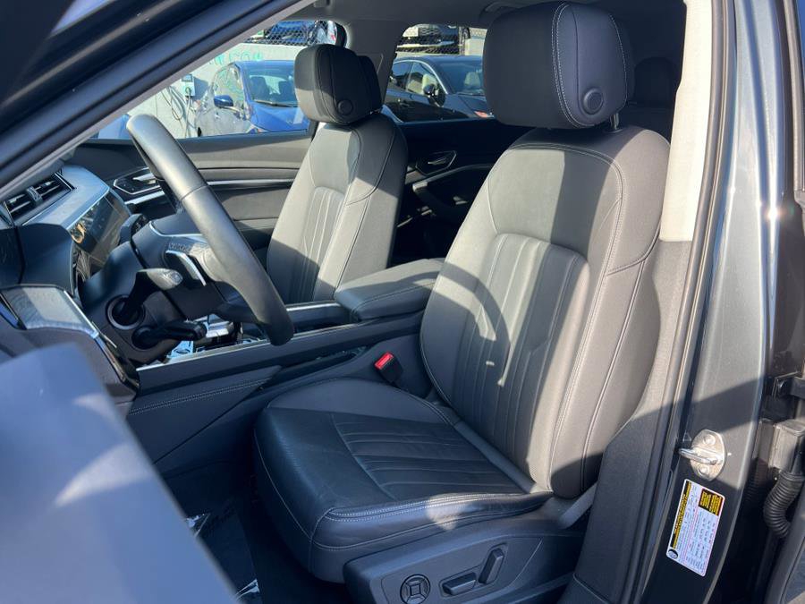 Used 2023 Audi e-tron Premium Plus w/ Premium Plus Package image 18