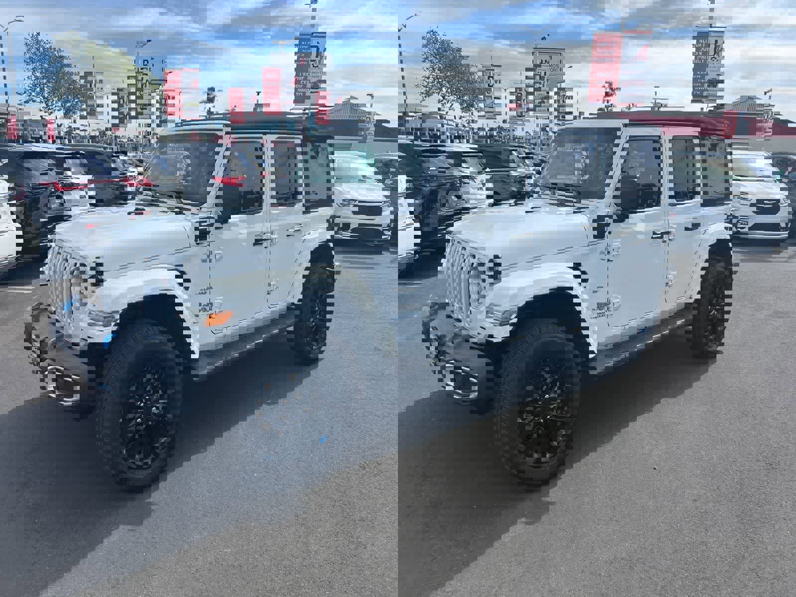 Used 2023 Jeep Wrangler Sahara image 3