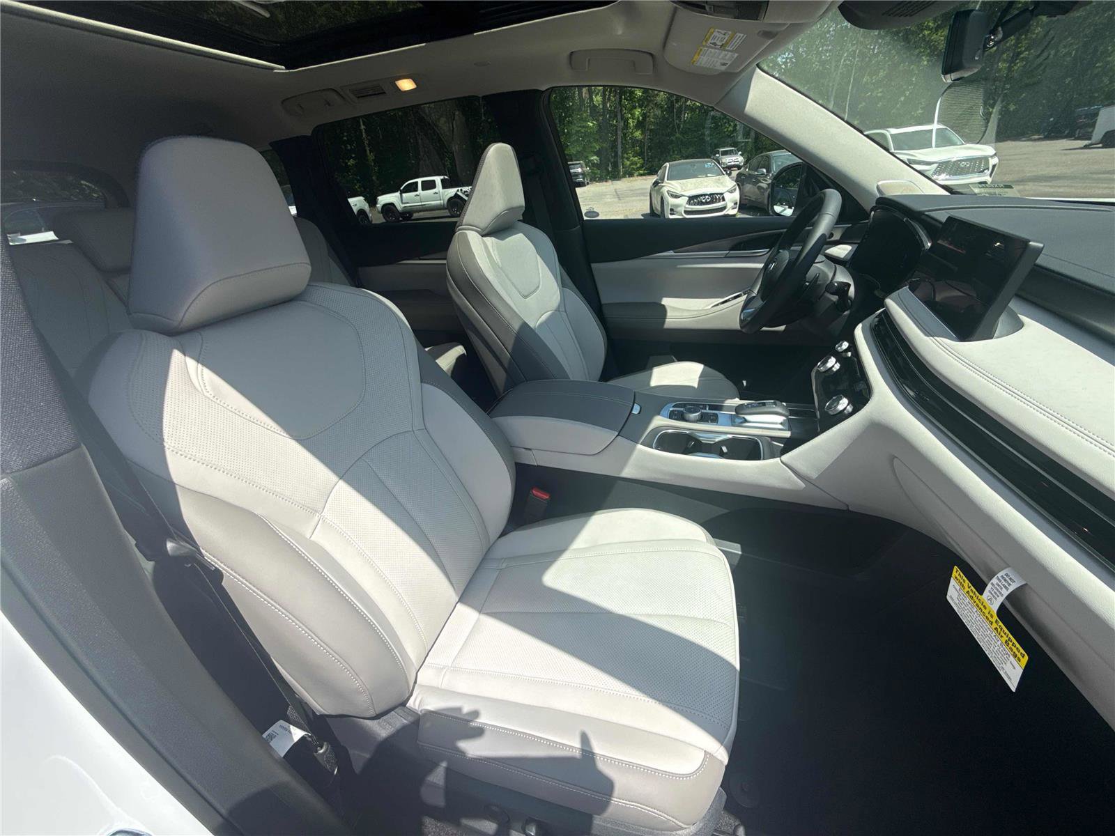 New 2027 INFINITI QX60 Luxe FWD image 26