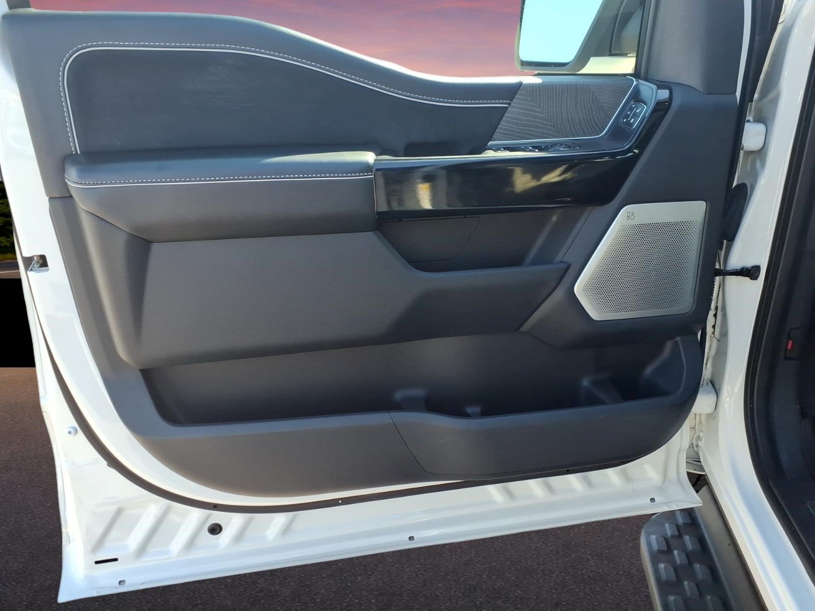Used 2022 Ford F150 Lightning Platinum AWD/4WD image 26