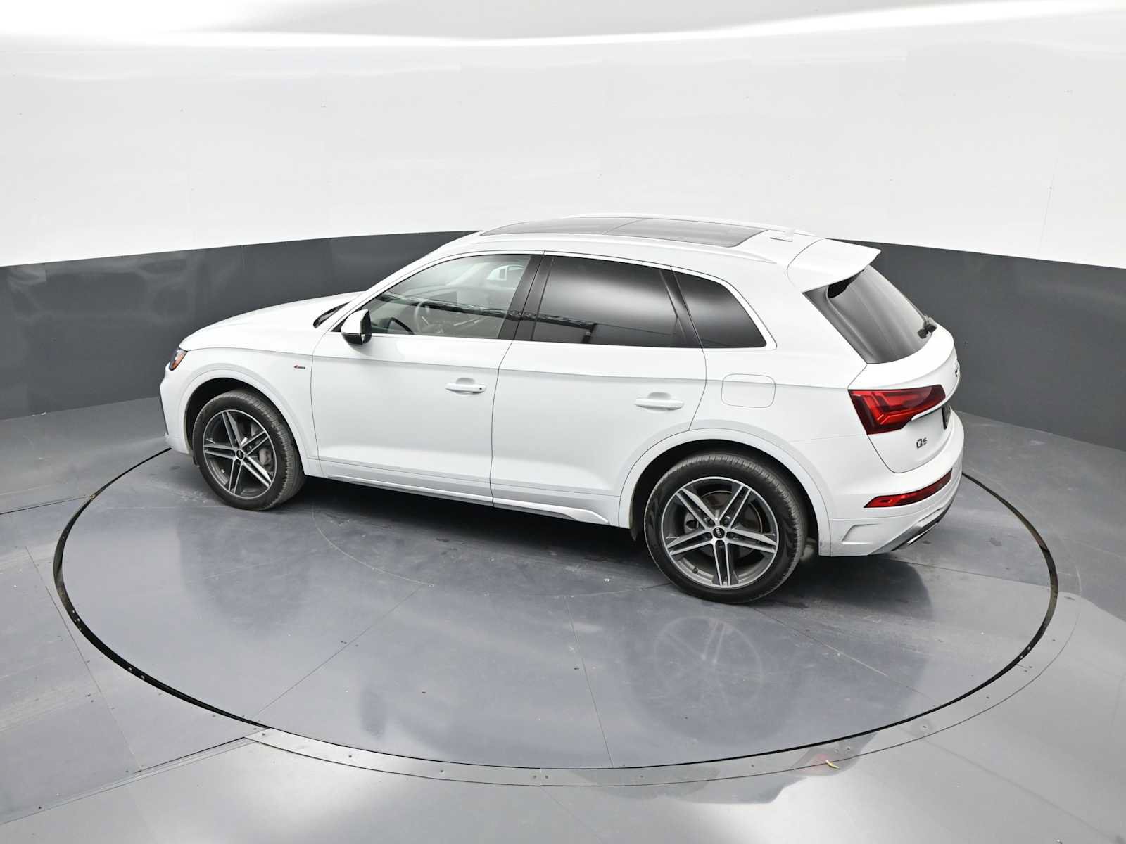 Used 2021 Audi Q5 e Premium Plus AWD/4WD image 28