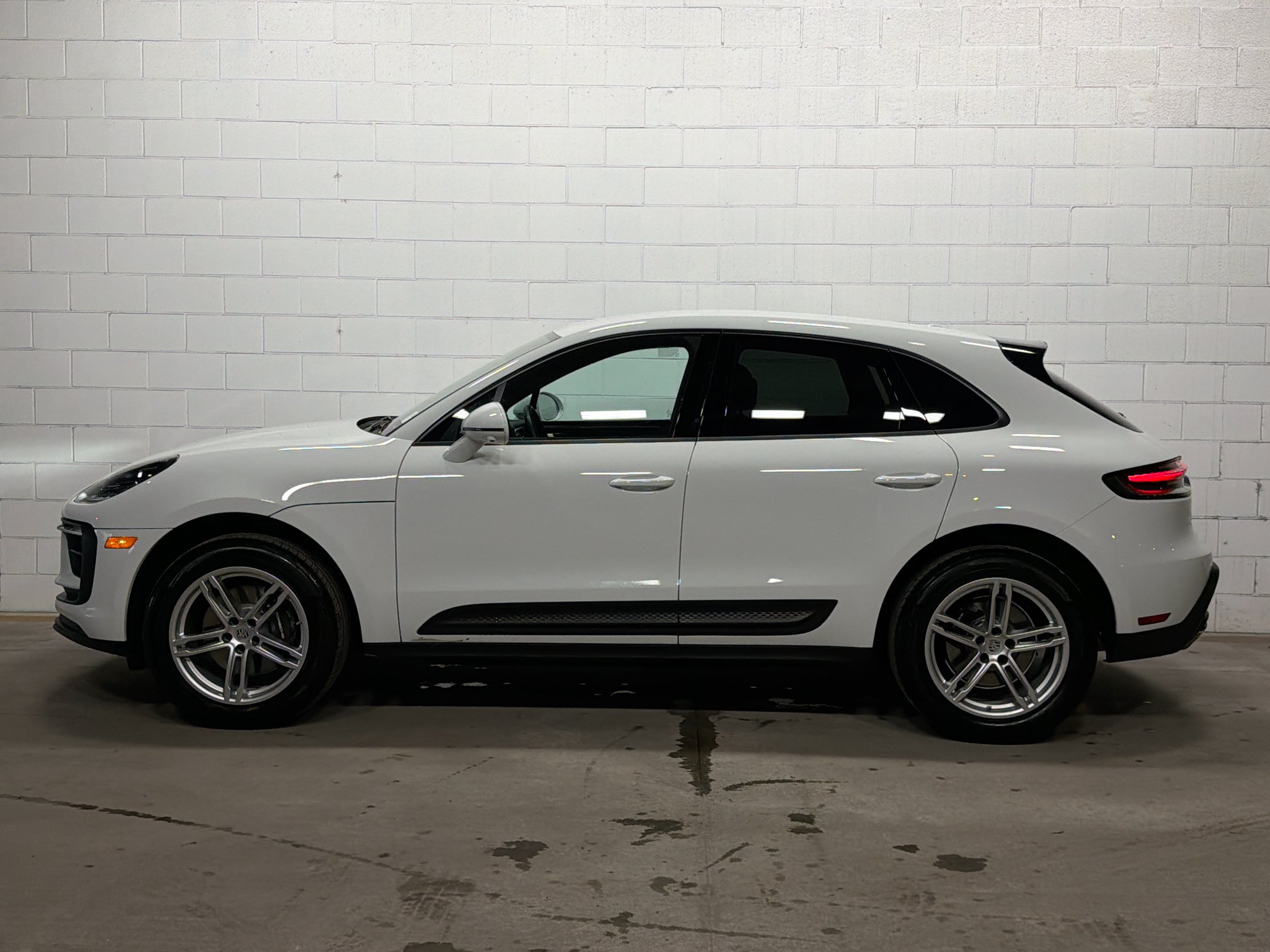 Certified 2026 Porsche Macan AWD/4WD image 2