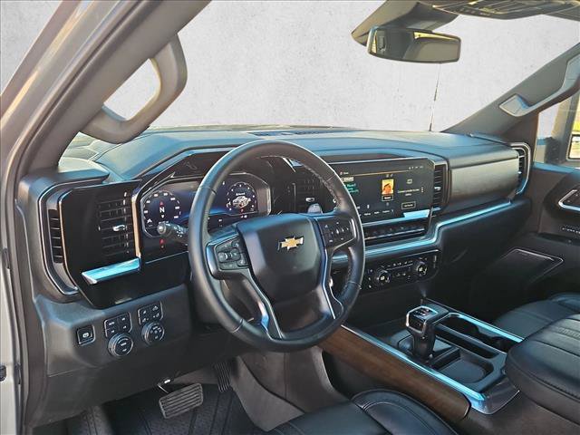 Used 2025 Chevrolet Silverado 1500 High Country w/ High Country Premium Package AWD/4WD image 10