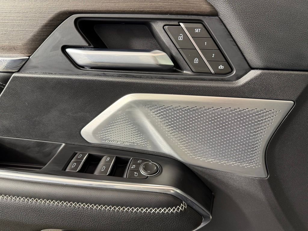 Used 2025 GMC Acadia Denali w/ Super Cruise Package image 21