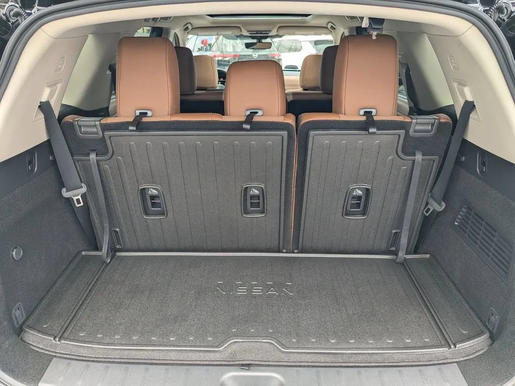Certified 2026 Nissan Pathfinder Platinum w/ Cargo Package FWD image 17