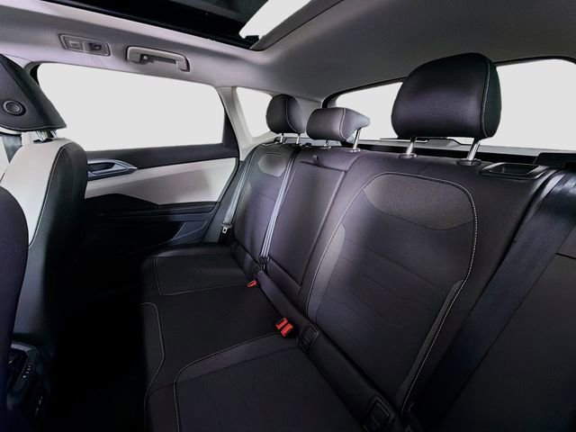 New 2026 Volkswagen Taos SE image 22