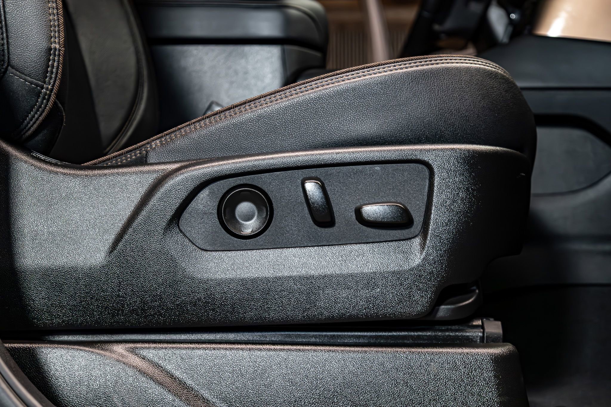 Used 2024 Chevrolet Tahoe High Country w/ Advanced Technology Package AWD/4WD image 27