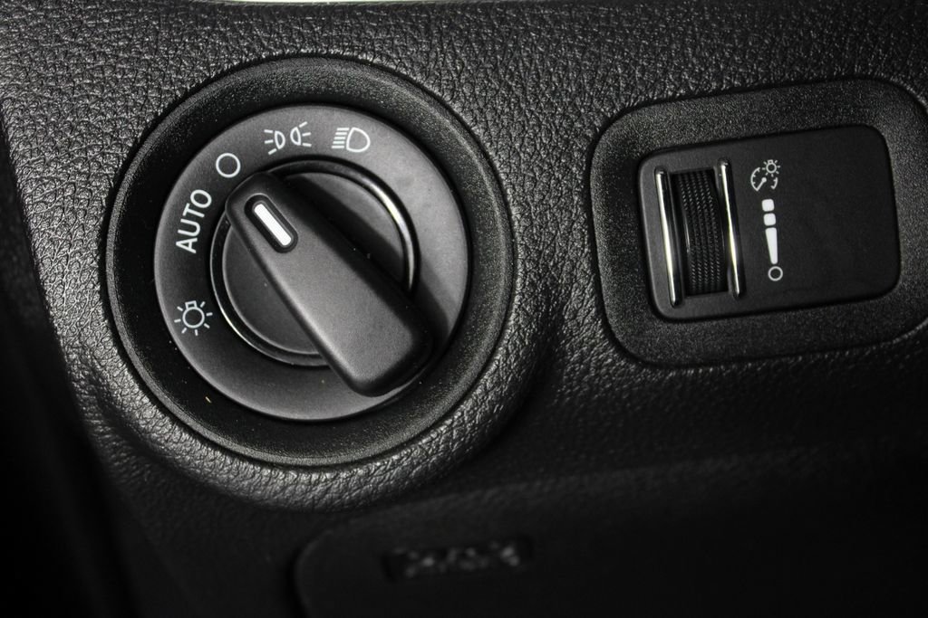 Used 2018 Dodge Journey SE image 20