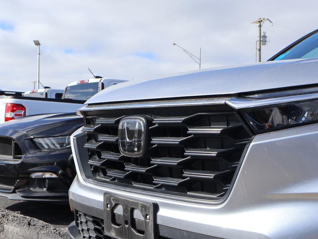 Used 2025 Honda CR-V LX image 2