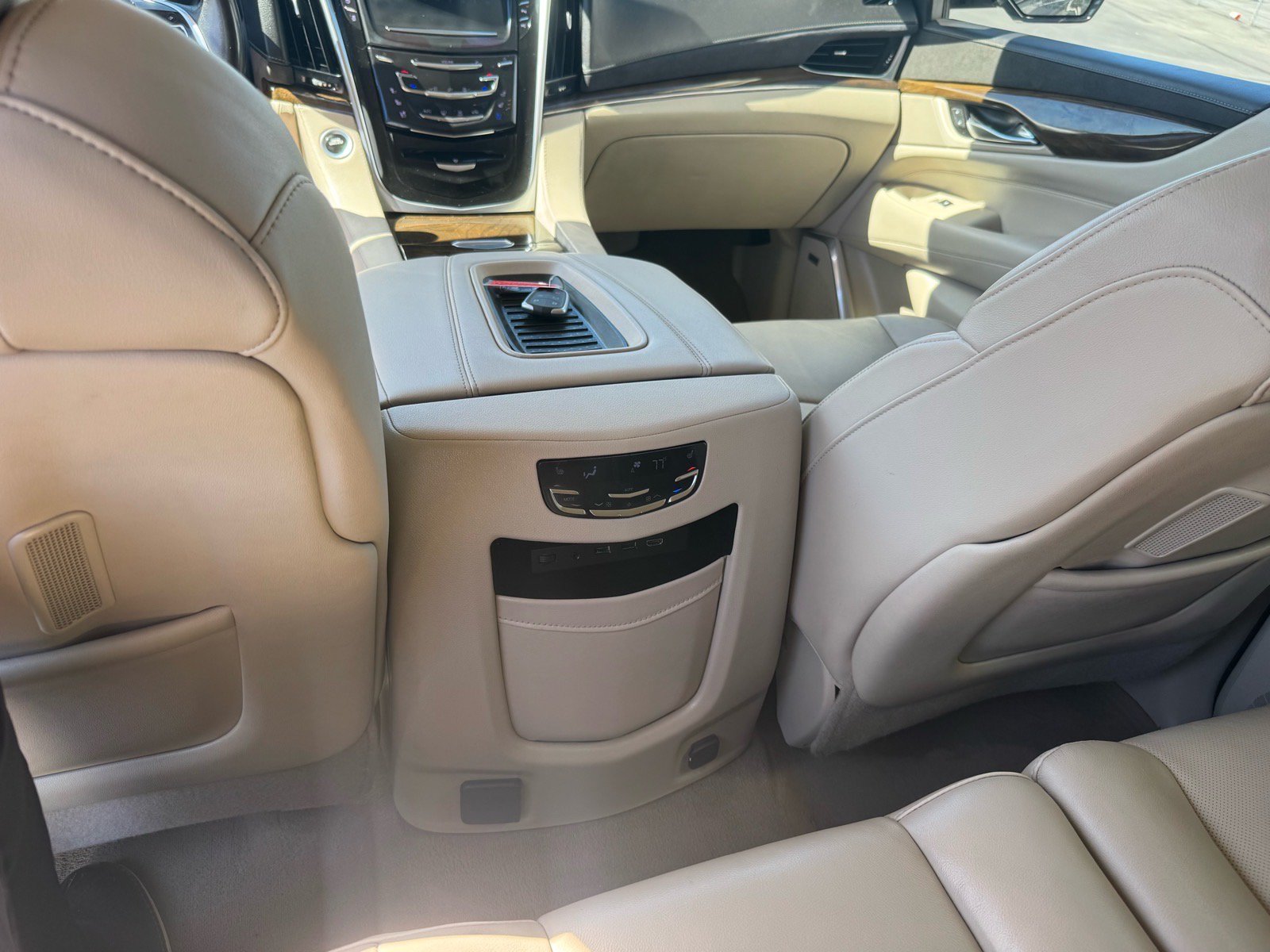 Used 2019 Cadillac Escalade Premium Luxury AWD/4WD image 14