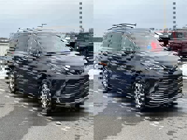 Used 2024 Toyota Sienna Platinum image 35