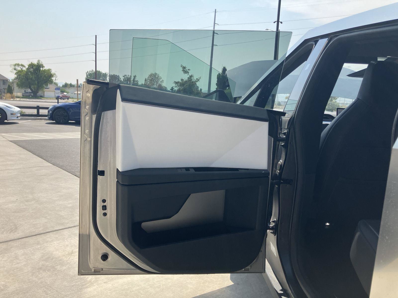 Used 2024 Tesla Cybertruck AWD Crew Cab image 16