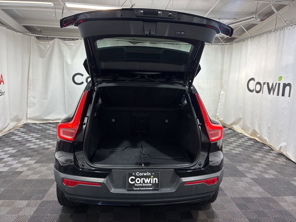 Used 2022 Volvo XC40 T5 R-Design w/ Climate Package image 17