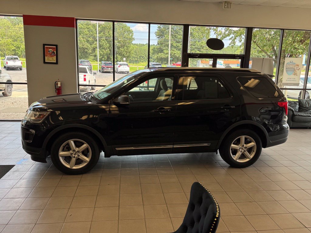 Used 2019 Ford Explorer XLT w/ Equipment Group 201A FWD image 3