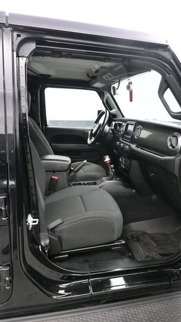 Used 2020 Jeep Gladiator Overland w/ LED Lighting Group image 9