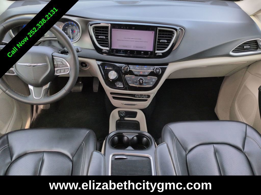 Used 2023 Chrysler Pacifica Touring-L FWD image 18