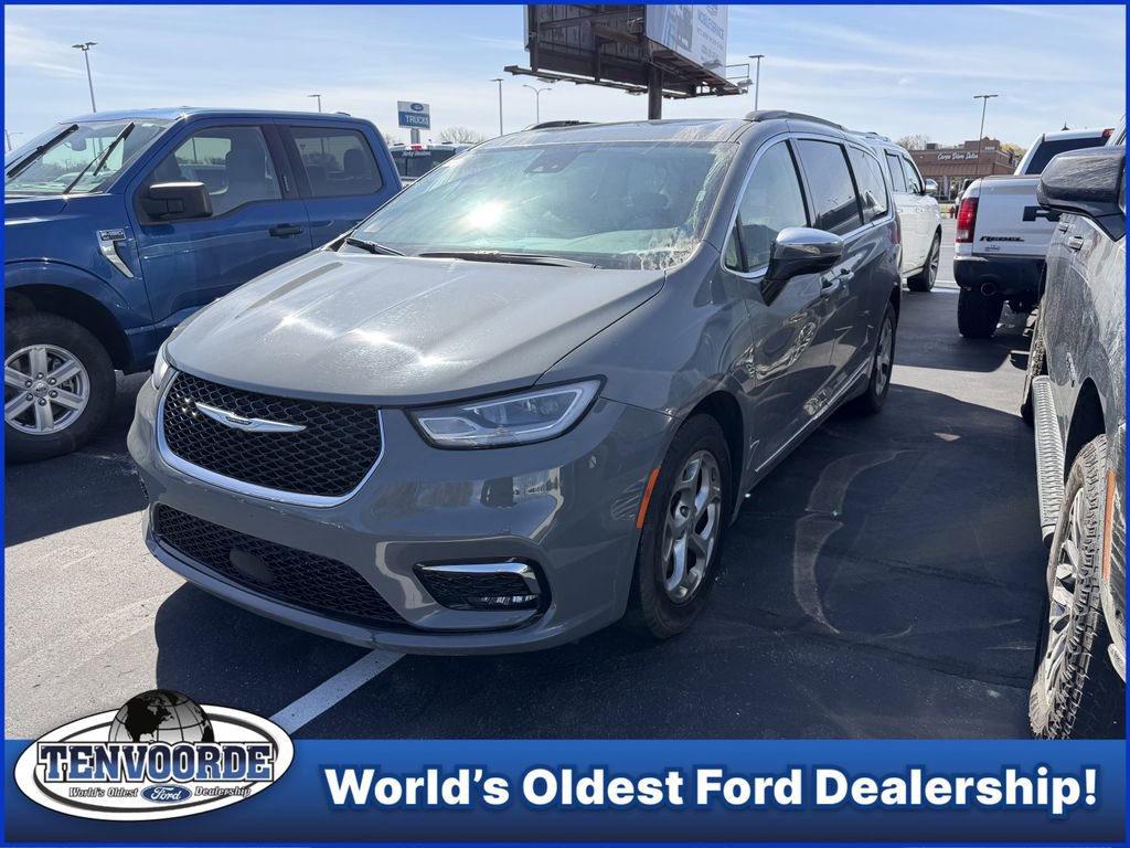 Used 2023 Chrysler Pacifica Limited FWD image 1