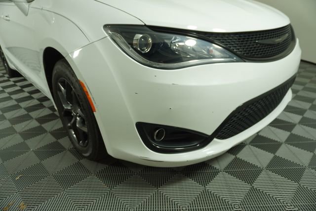Used 2020 Chrysler Pacifica Touring-L image 10