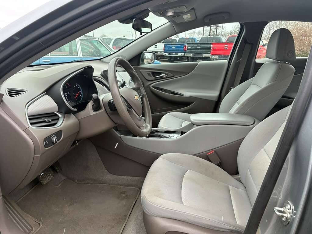 Used 2023 Chevrolet Malibu LS image 9