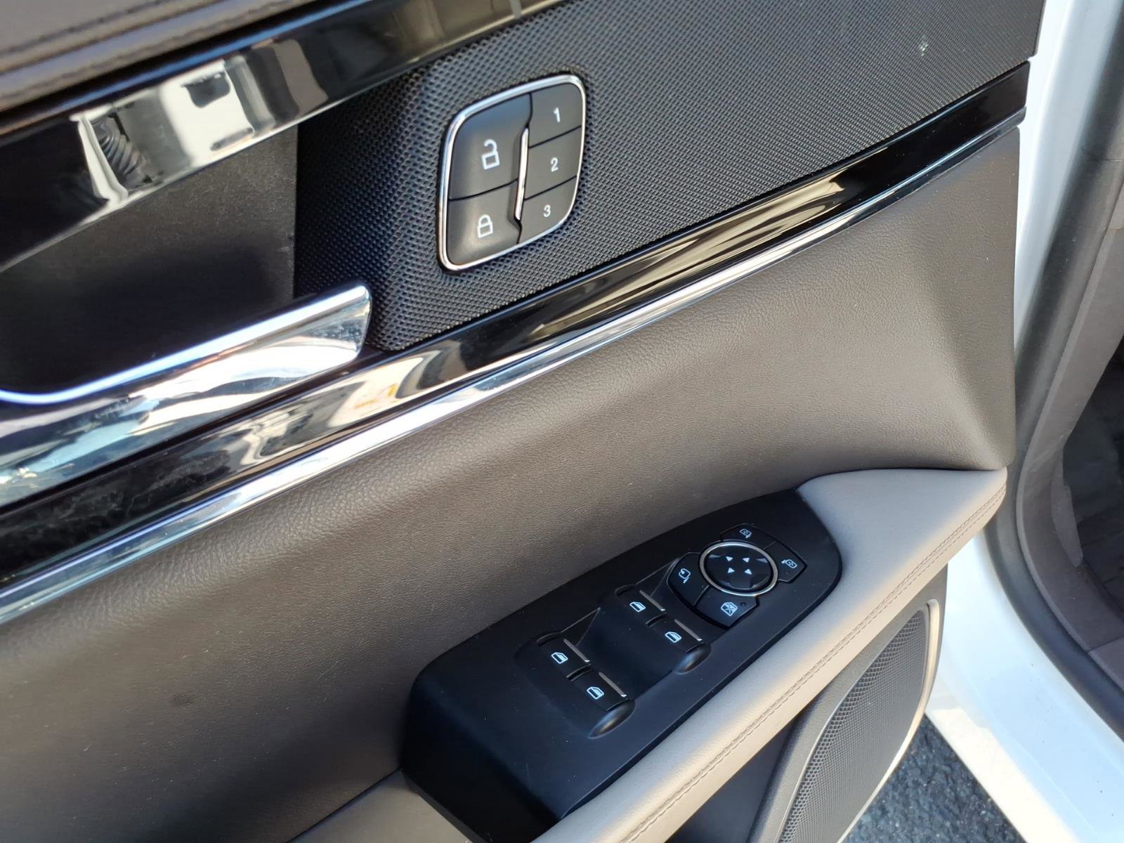 Used 2023 Lincoln Nautilus Reserve AWD/4WD image 14