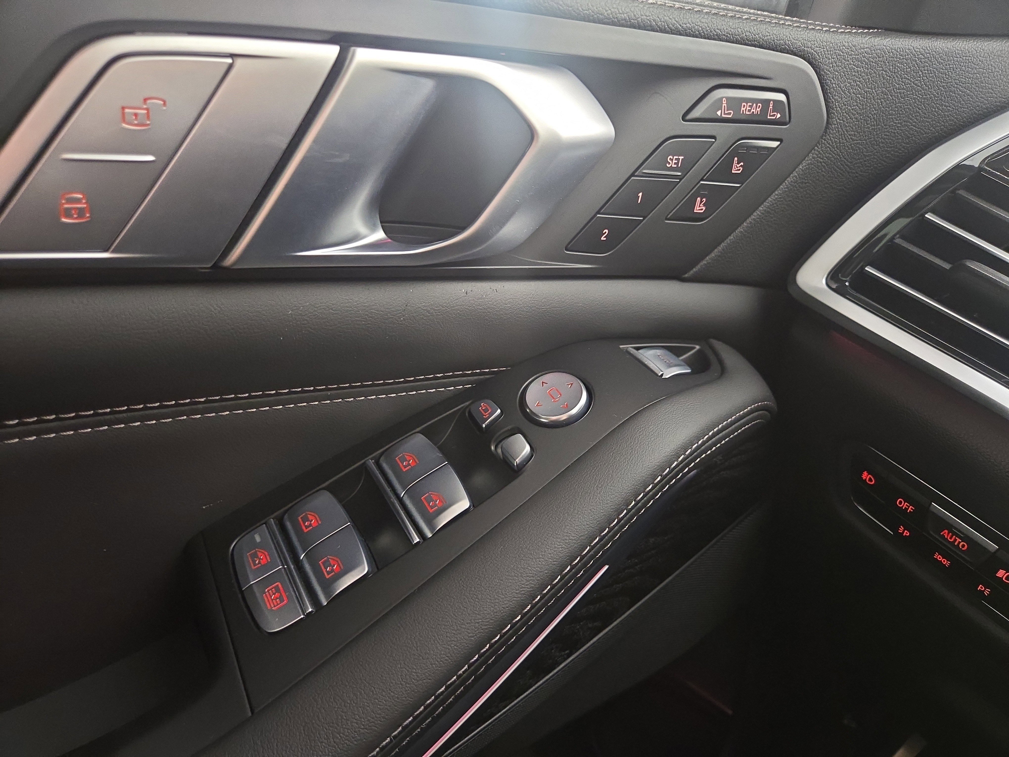 Used 2022 BMW X7 xDrive40i w/ M Sport Package image 30