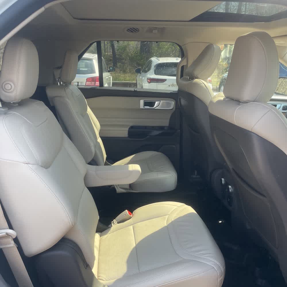 Used 2020 Ford Explorer Platinum w/ Premium Technology Package AWD/4WD image 7
