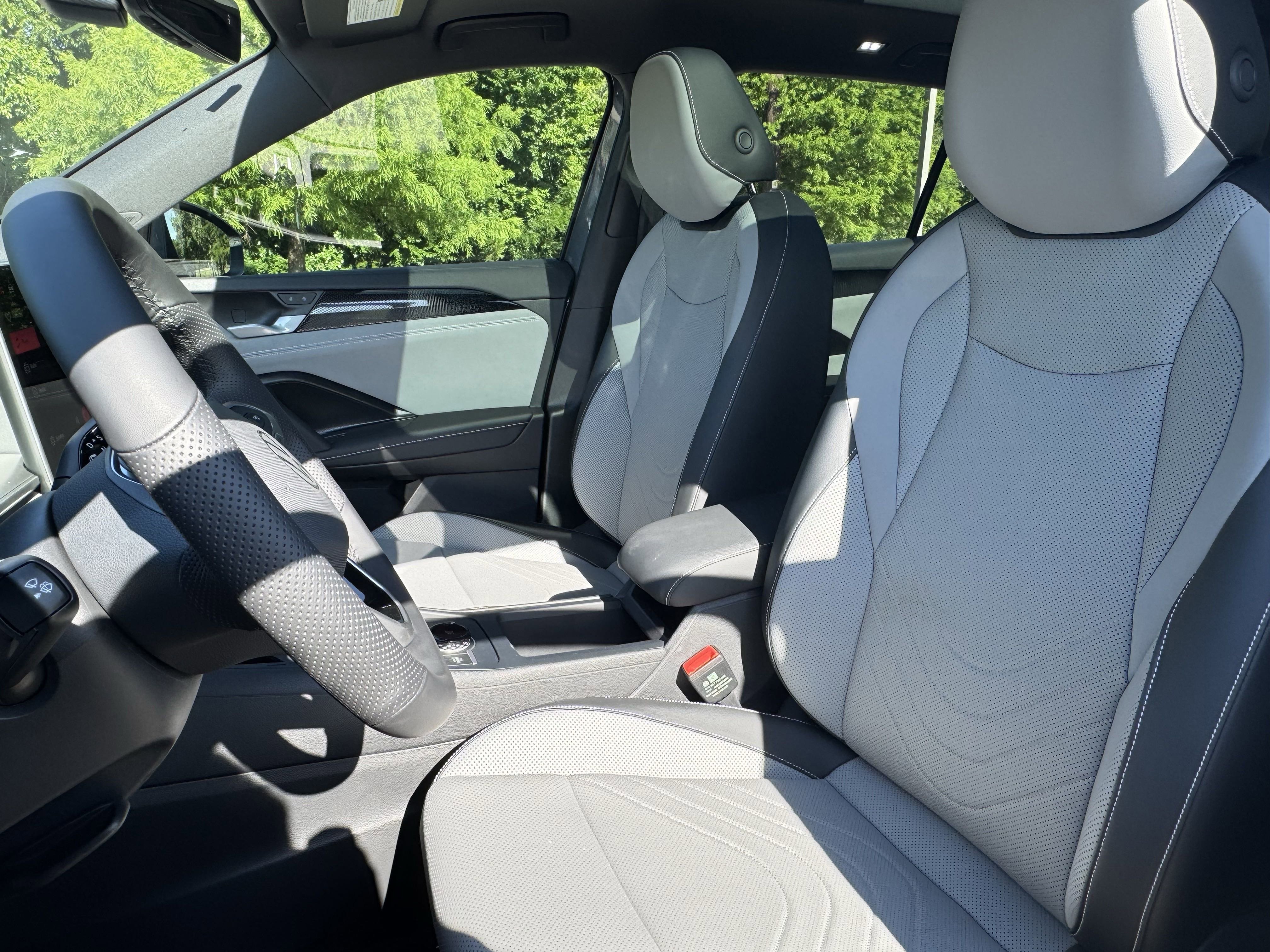 Certified 2026 Volkswagen Tiguan SE R-Line FWD image 38