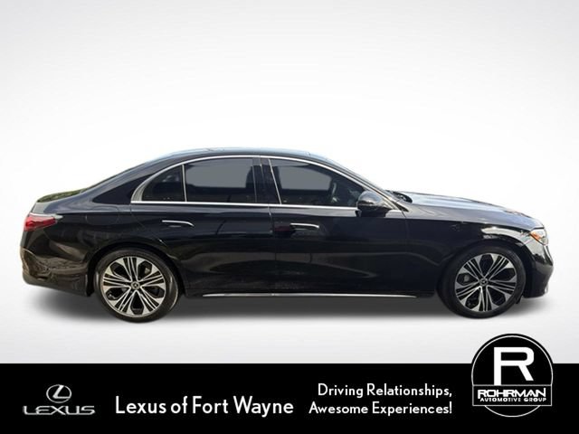 Used 2025 Mercedes-Benz E 350 4MATIC Sedan image 4