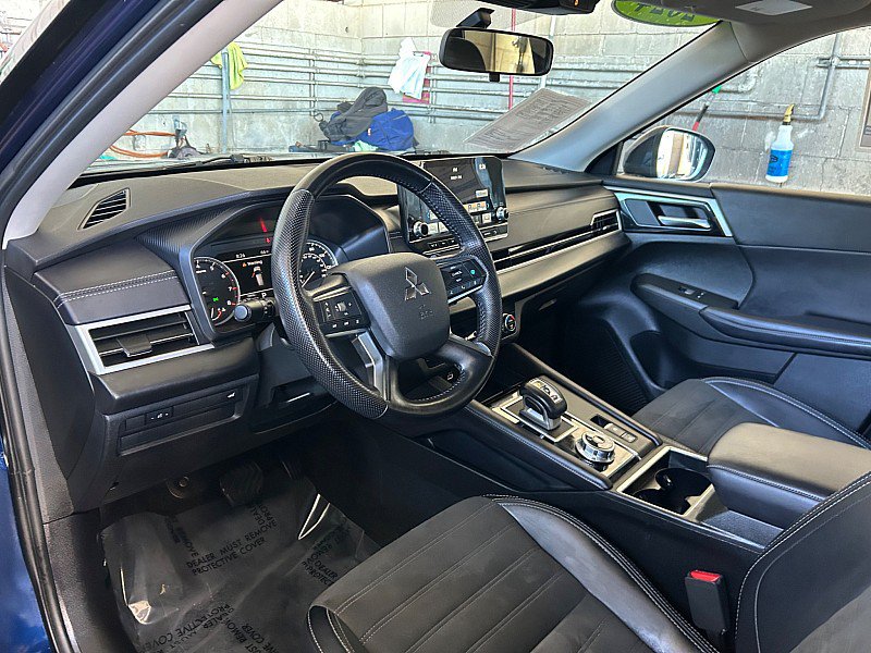 Used 2024 Mitsubishi Outlander AWD image 18