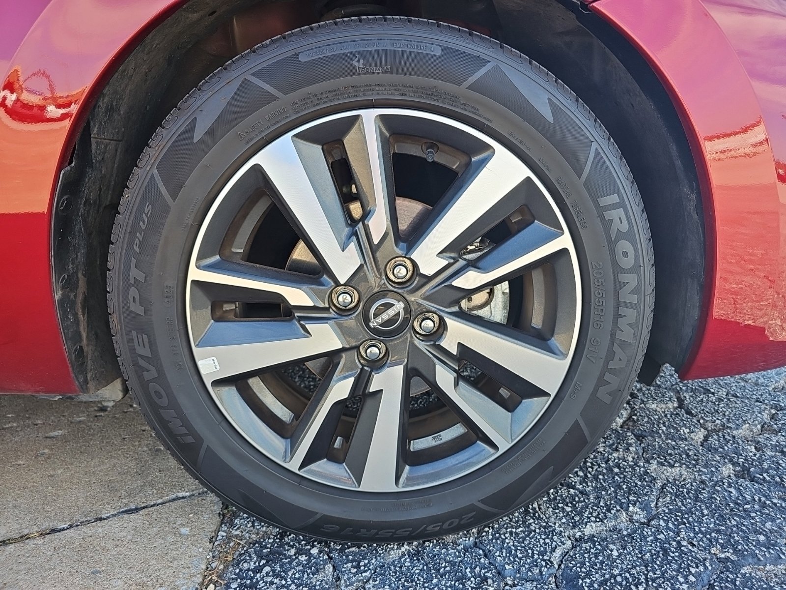 Used 2025 Nissan Versa SV FWD image 3