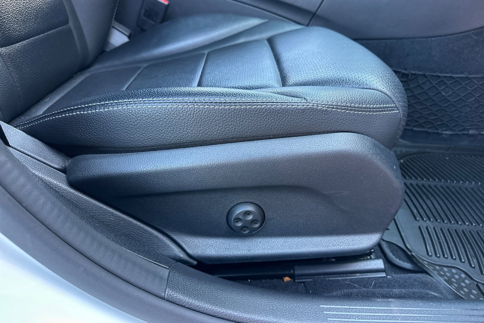 Used 2018 Mercedes-Benz C 300 Sedan image 22