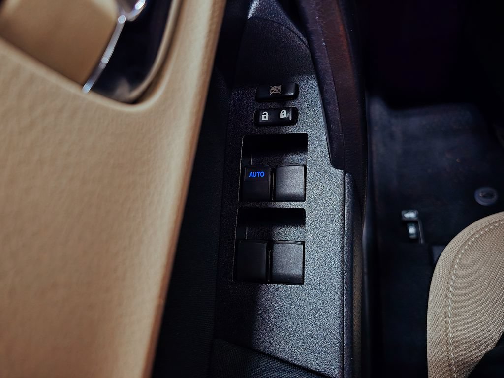 Used 2014 Toyota Corolla LE FWD image 22