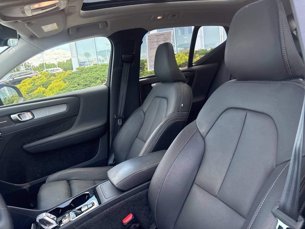 Certified 2024 Volvo XC40 B5 Ultimate w/ Protection Package Premier AWD/4WD image 14