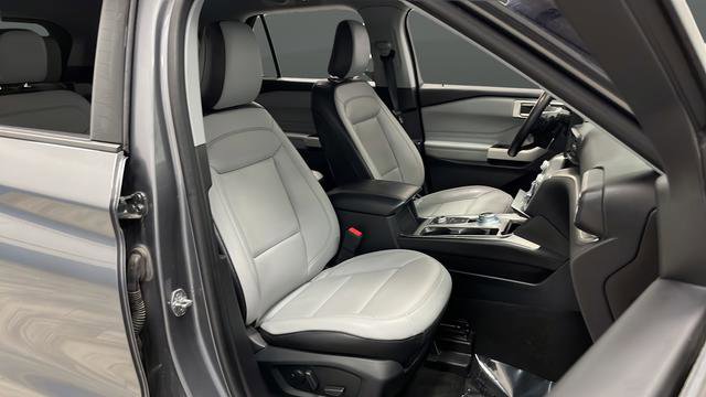 Used 2021 Ford Explorer XLT w/ XLT Sport Appearance Package image 24