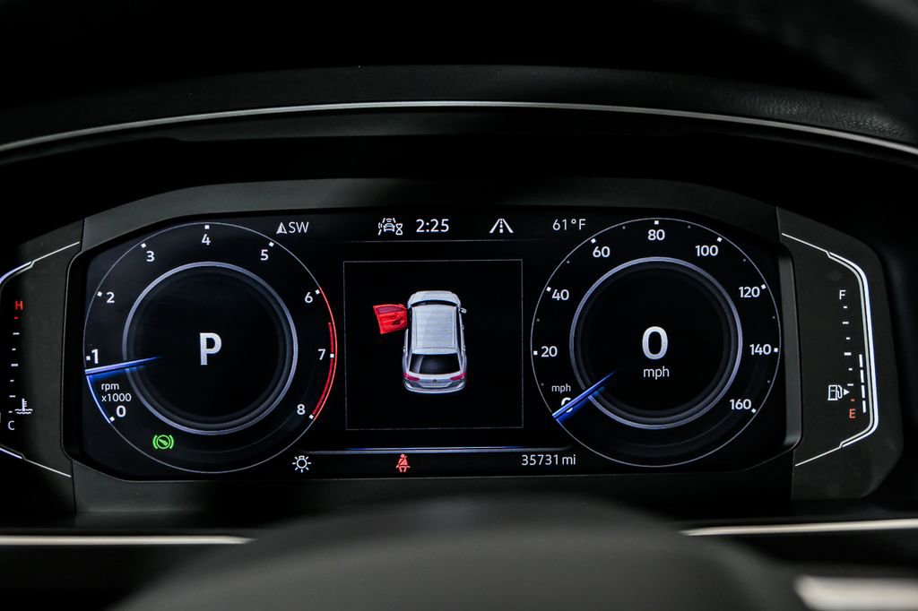 Certified 2024 Volkswagen Tiguan SEL R-Line image 17